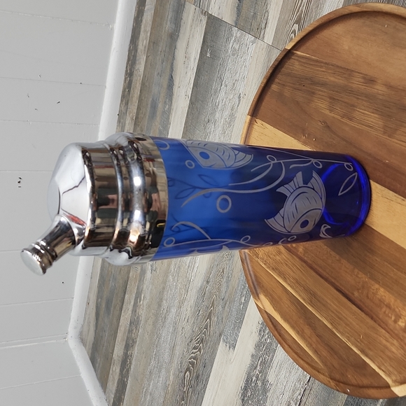 Vintage Hazel Atlas Cobalt and White Fish Cocktail Shaker - Picture 3 of 9